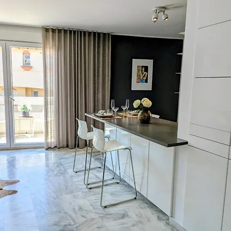 Pin4.1 - Beachfront 1br Near Port